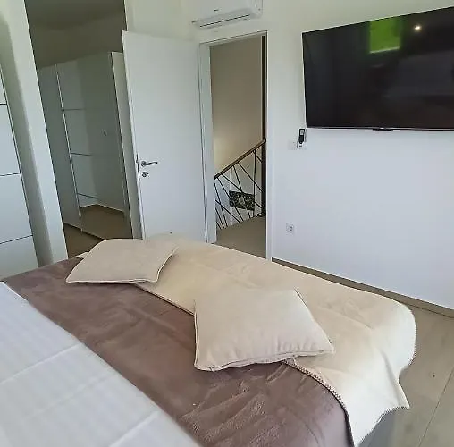 Adriatic Sunrise 시베니크